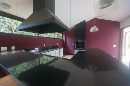 Casa de condomínio à venda com 2000m², 4 quartos e 4 vagas Casa de condomínio à venda com 2000m², 4 quartos e 4 vagasÁrea gourmet / churraqueira