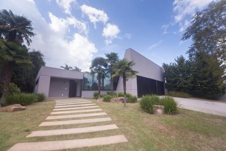 Casa de condomínio à venda com 2000m², 4 quartos e 4 vagas Casa de condomínio à venda com 2000m², 4 quartos e 4 vagasFachada