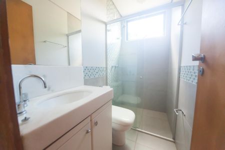 Casa de condomínio à venda com 2000m², 4 quartos e 4 vagas Casa de condomínio à venda com 2000m², 4 quartos e 4 vagasBanheiro suite 2