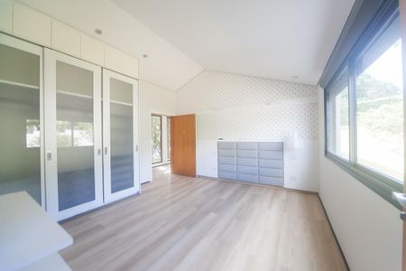 Casa de condomínio à venda com 2000m², 4 quartos e 4 vagas Casa de condomínio à venda com 2000m², 4 quartos e 4 vagassuite 1