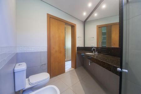 Casa de condomínio à venda com 2000m², 4 quartos e 4 vagas Casa de condomínio à venda com 2000m², 4 quartos e 4 vagasBanheiro suite 4