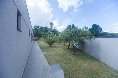 Casa de condomínio à venda com 2000m², 4 quartos e 4 vagas Casa de condomínio à venda com 2000m², 4 quartos e 4 vagas Quintal / pomar