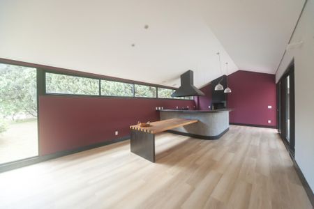 Casa de condomínio à venda com 2000m², 4 quartos e 4 vagas Casa de condomínio à venda com 2000m², 4 quartos e 4 vagasÁrea gourmet / churraqueira