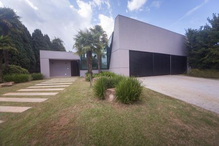 Casa de condomínio à venda com 2000m², 4 quartos e 4 vagas Casa de condomínio à venda com 2000m², 4 quartos e 4 vagasFachada