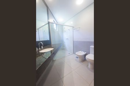 Casa de condomínio à venda com 2000m², 4 quartos e 4 vagas Casa de condomínio à venda com 2000m², 4 quartos e 4 vagasBanheiro suite 4