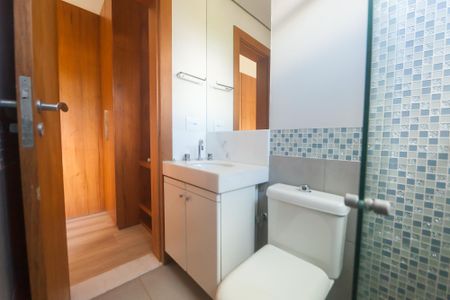Casa de condomínio à venda com 2000m², 4 quartos e 4 vagas Casa de condomínio à venda com 2000m², 4 quartos e 4 vagasBanheiro suite 2