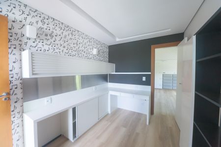 Casa de condomínio à venda com 2000m², 4 quartos e 4 vagas Casa de condomínio à venda com 2000m², 4 quartos e 4 vagasEscritório