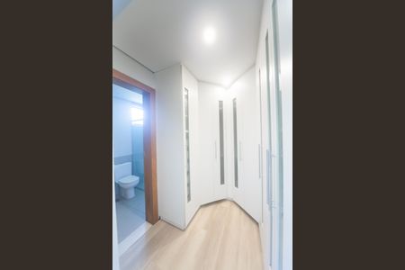 Casa de condomínio à venda com 2000m², 4 quartos e 4 vagas Casa de condomínio à venda com 2000m², 4 quartos e 4 vagasBanheiro suite 3