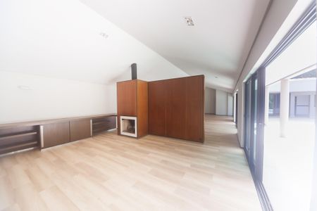 Casa de condomínio à venda com 2000m², 4 quartos e 4 vagas Casa de condomínio à venda com 2000m², 4 quartos e 4 vagassala 2