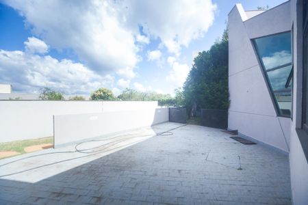 Casa de condomínio à venda com 2000m², 4 quartos e 4 vagas Casa de condomínio à venda com 2000m², 4 quartos e 4 vagasÁrea externa