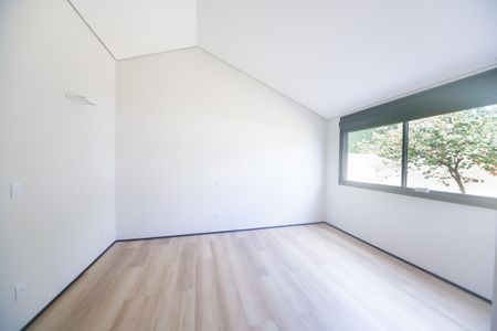 Casa de condomínio à venda com 2000m², 4 quartos e 4 vagas Casa de condomínio à venda com 2000m², 4 quartos e 4 vagassuite 3