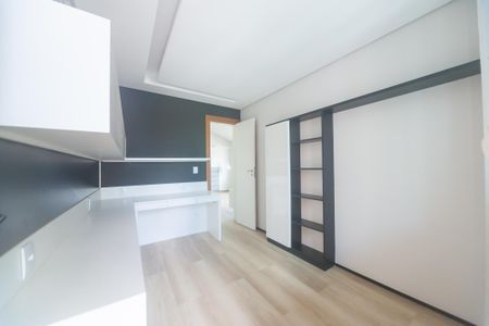 Casa de condomínio à venda com 2000m², 4 quartos e 4 vagas Casa de condomínio à venda com 2000m², 4 quartos e 4 vagasEscritório
