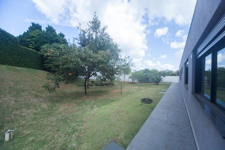 Casa de condomínio à venda com 2000m², 4 quartos e 4 vagas Casa de condomínio à venda com 2000m², 4 quartos e 4 vagas Quintal / pomar