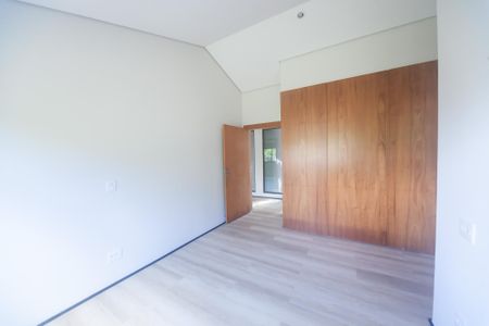 Casa de condomínio à venda com 2000m², 4 quartos e 4 vagas Casa de condomínio à venda com 2000m², 4 quartos e 4 vagassuite 2