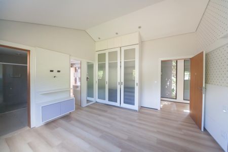 Casa de condomínio à venda com 2000m², 4 quartos e 4 vagas Casa de condomínio à venda com 2000m², 4 quartos e 4 vagassuite 1