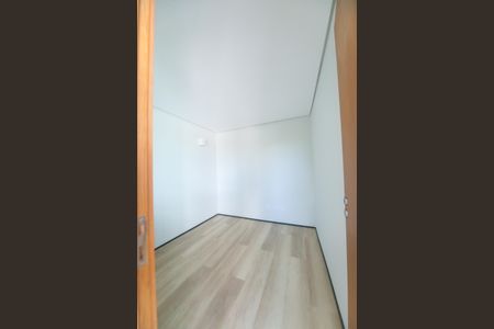 Casa de condomínio à venda com 2000m², 4 quartos e 4 vagas Casa de condomínio à venda com 2000m², 4 quartos e 4 vagasQuarto de Serviço