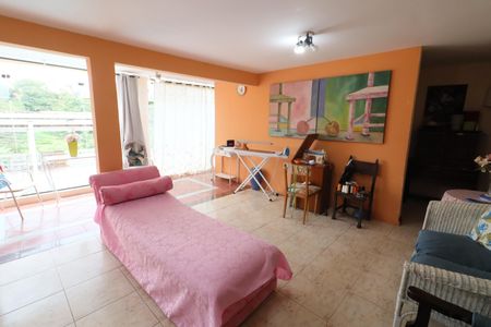 Casa para alugar com 450m², 3 quartos e 6 vagasSala