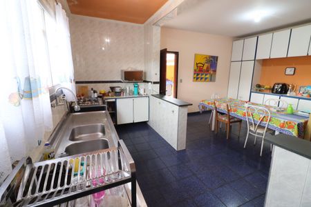 Casa para alugar com 450m², 3 quartos e 6 vagasCozinha