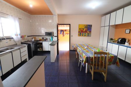 Casa para alugar com 450m², 3 quartos e 6 vagasCozinha