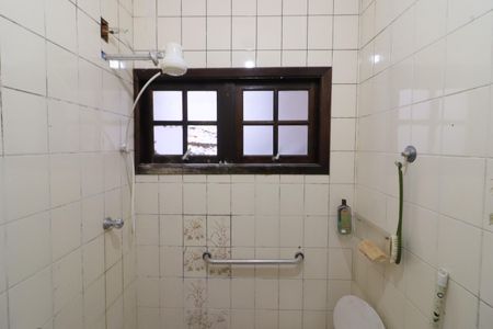 Casa para alugar com 450m², 3 quartos e 6 vagasBanheiro da Suíte 2