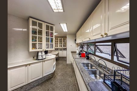 Apartamento para alugar com 282m², 4 quartos e 3 vagas