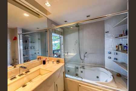 Apartamento para alugar com 282m², 4 quartos e 3 vagas