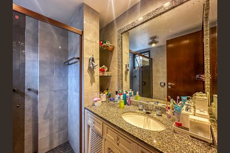 Apartamento para alugar com 282m², 4 quartos e 3 vagas