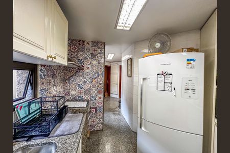Apartamento para alugar com 282m², 4 quartos e 3 vagas