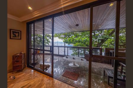 Apartamento para alugar com 282m², 4 quartos e 3 vagas