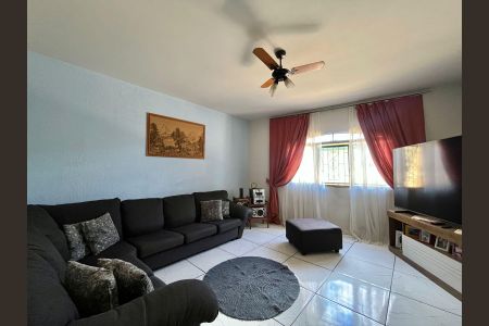 Casa à venda com 230m², 2 quartos e 3 vagasSala