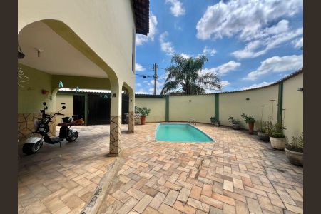 Casa à venda com 230m², 2 quartos e 3 vagasGaragem