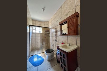 Casa à venda com 230m², 2 quartos e 3 vagasBanheiro