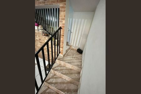 Casa à venda com 230m², 2 quartos e 3 vagasEscada 