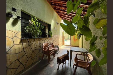 Casa à venda com 230m², 2 quartos e 3 vagasCorredor