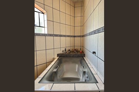 Casa à venda com 230m², 2 quartos e 3 vagasBanheiro da Suíte