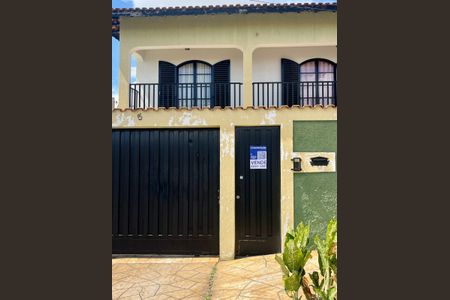 Casa à venda com 230m², 2 quartos e 3 vagasFachada da casa
