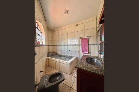 Casa à venda com 230m², 2 quartos e 3 vagasBanheiro da Suíte