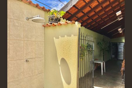 Casa à venda com 230m², 2 quartos e 3 vagasQuintal