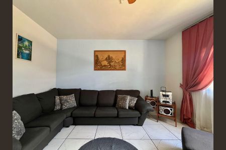 Casa à venda com 230m², 2 quartos e 3 vagasSala