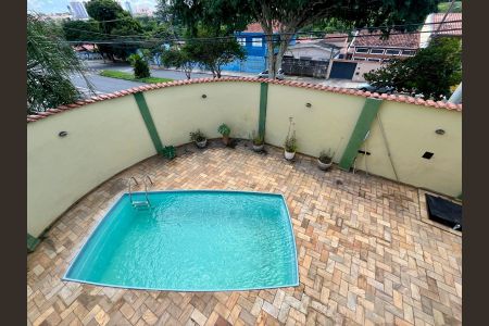 Casa à venda com 230m², 2 quartos e 3 vagasPiscina