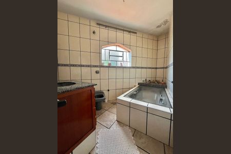 Casa à venda com 230m², 2 quartos e 3 vagasBanheiro da Suíte
