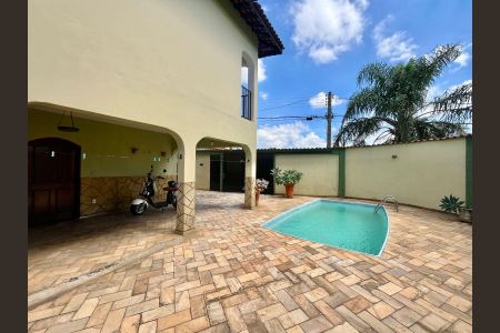 Casa à venda com 230m², 2 quartos e 3 vagasQuintal