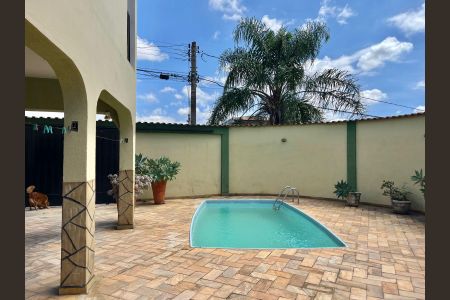 Casa à venda com 230m², 2 quartos e 3 vagasQuintal