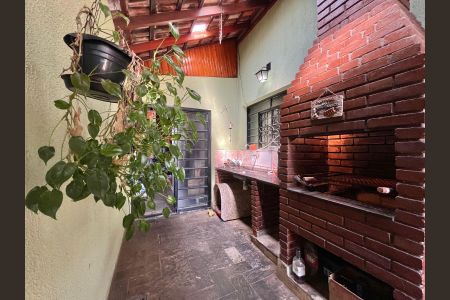 Casa à venda com 230m², 2 quartos e 3 vagasChurrasqueira
