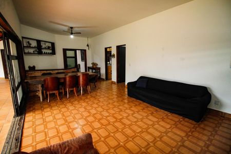 Casa para alugar com 1000m², 5 quartos e 3 vagas