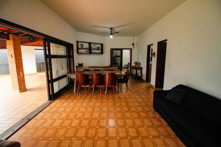 Casa para alugar com 1000m², 5 quartos e 3 vagas