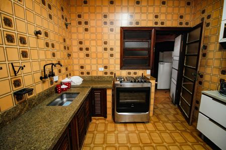 Casa para alugar com 1000m², 5 quartos e 3 vagas