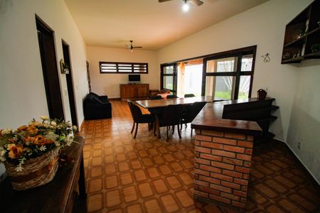 Casa para alugar com 1000m², 5 quartos e 3 vagas