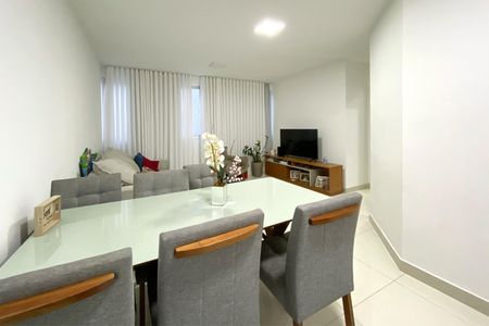 Apartamento à venda com 76m², 3 quartos e 2 vagasSala