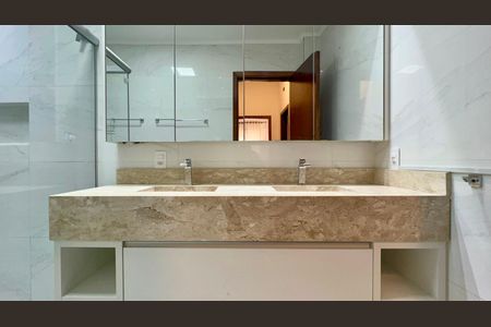 Apartamento para alugar com 120m², 2 quartos e 1 vaga Apartamento para alugar com 120m², 2 quartos e 1 vagaBanheiro